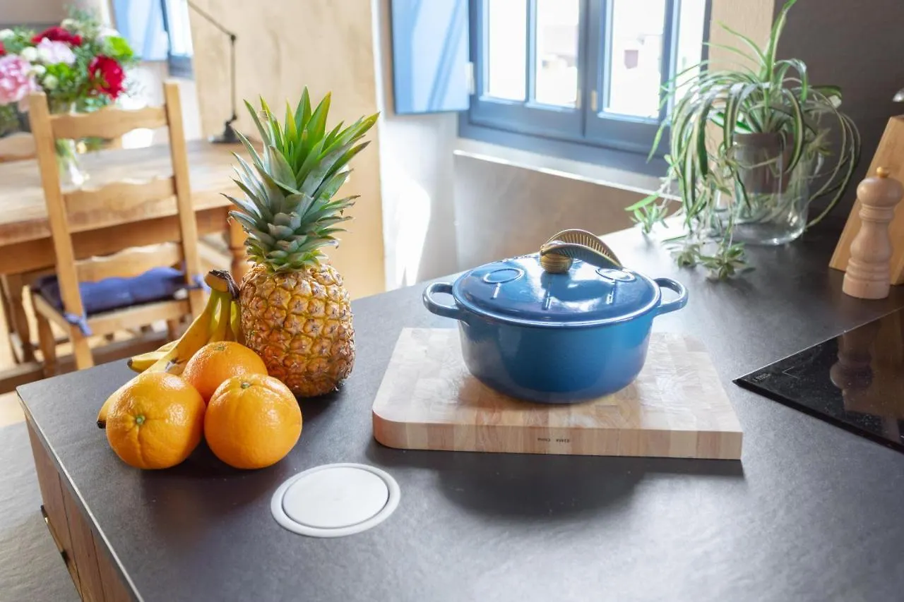 Sunny Stylish Spacious Loft In Old-Port Marseille France